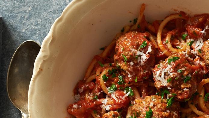 Gehaktballetjes in tomaten-champignonsaus