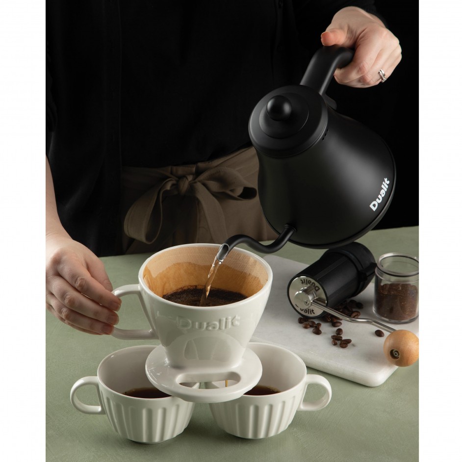 Dualit Pour over kettle black koffie schenken